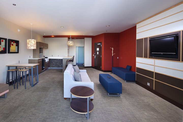 Tulyp Tapestry Collection by Hilton