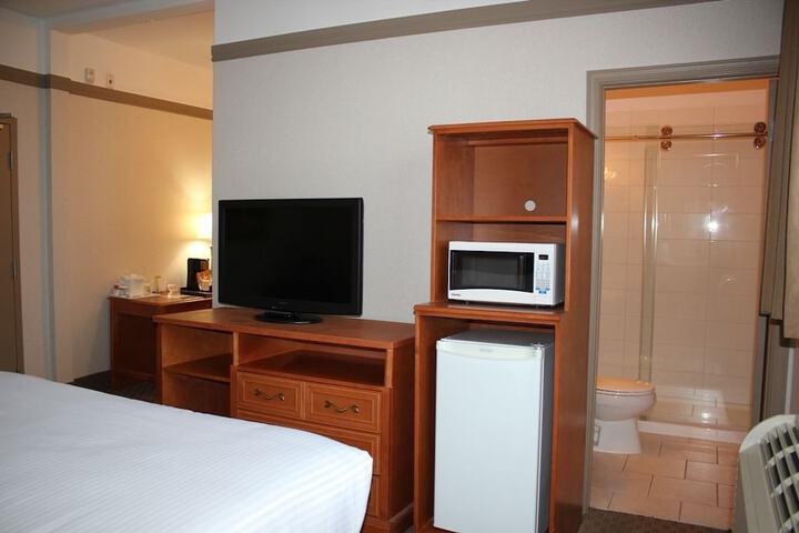 Room 38 of 61