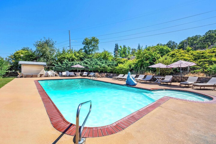 Pool 7 of 51