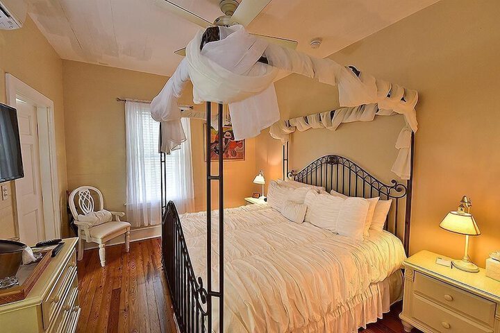 Room 114 of 171