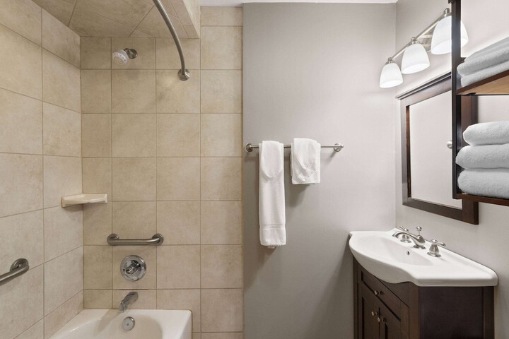 Days Inn by Wyndham Kill Devil Hills Oceanfront - Wilbur