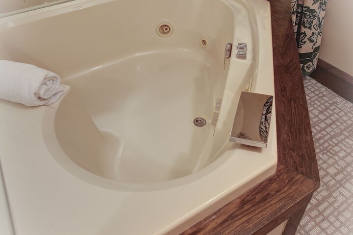 Hot Tub 48 of 52