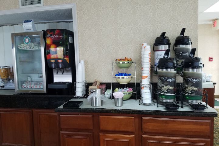 Quality Suites Paducah I-24