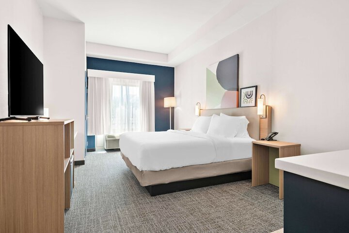 Room 21 of 38
