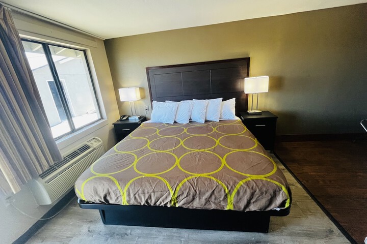 Room 7 of 27