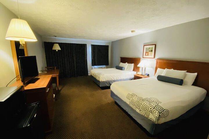 Fleetwood Inn & Suites