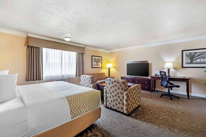 Best Western Plus Mirage Hotel & Resort