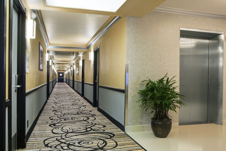 Ballroom/Hall 60 of 73