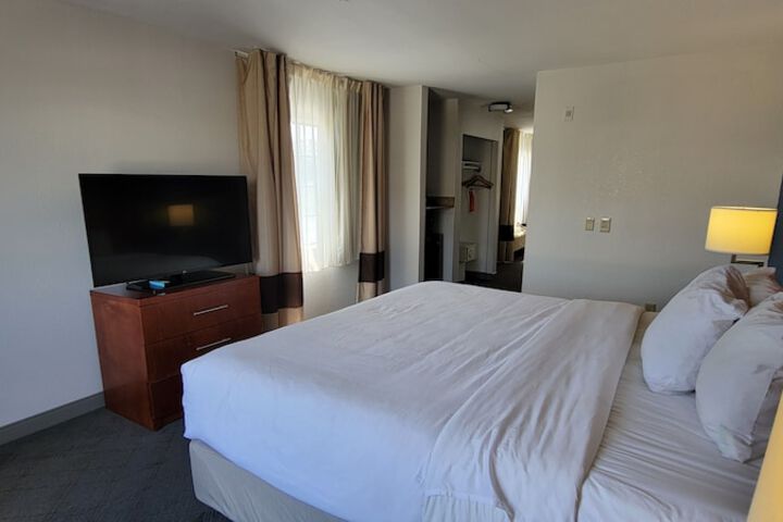 Room 30 of 41