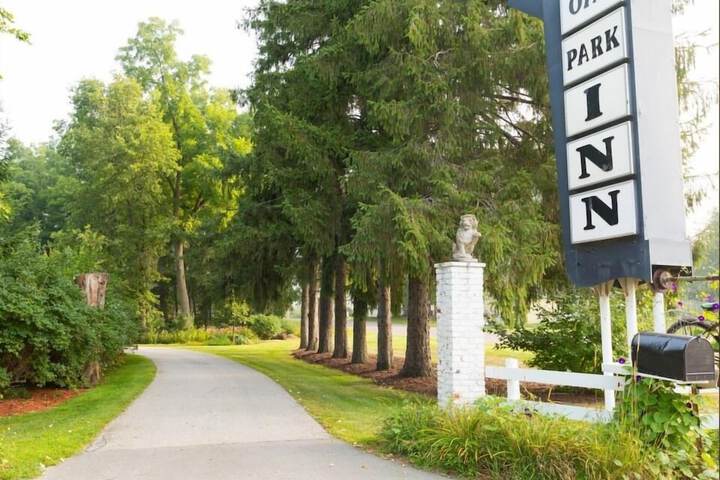 Oak Park Inn