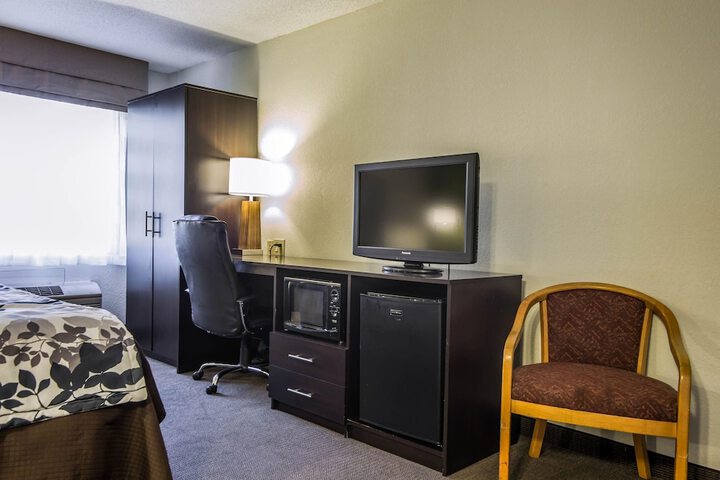 Room 16 of 38
