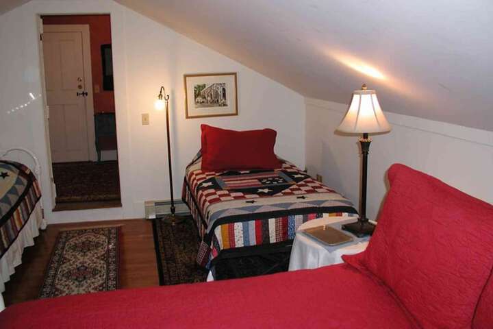 Room 13 of 33