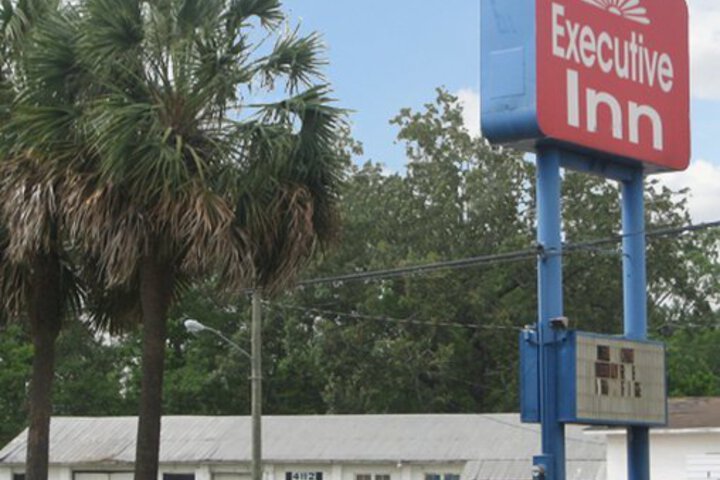 EXECUTIVE INN MARIANNA