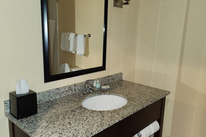 Quality Inn & Suites Bellville - Mansfield