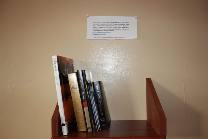 Room 6 of 18