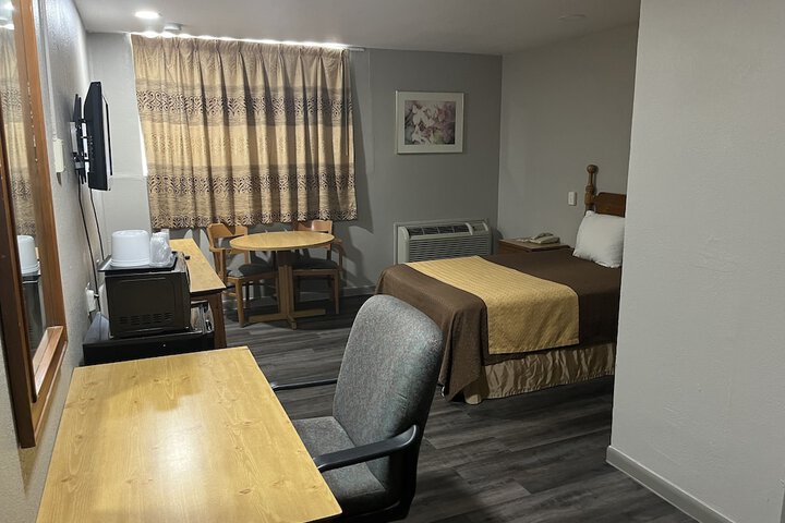 Room 12 of 16