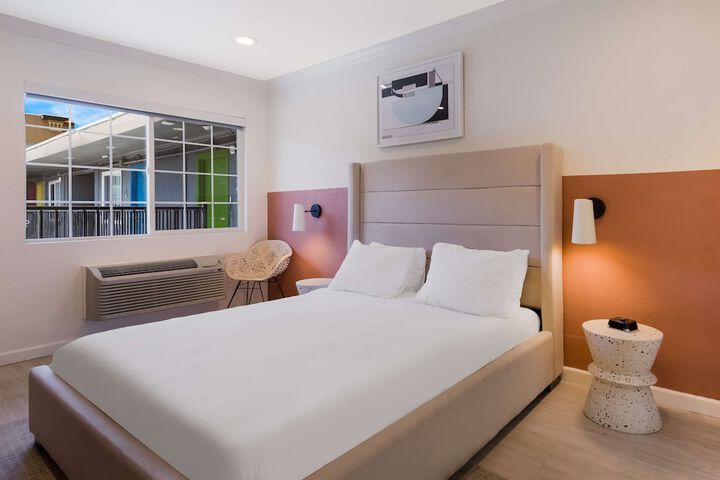 Room 50 of 68