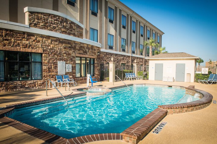 Pool 4 of 51