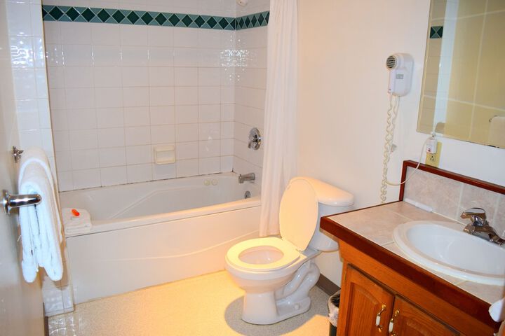 Room 8 of 33