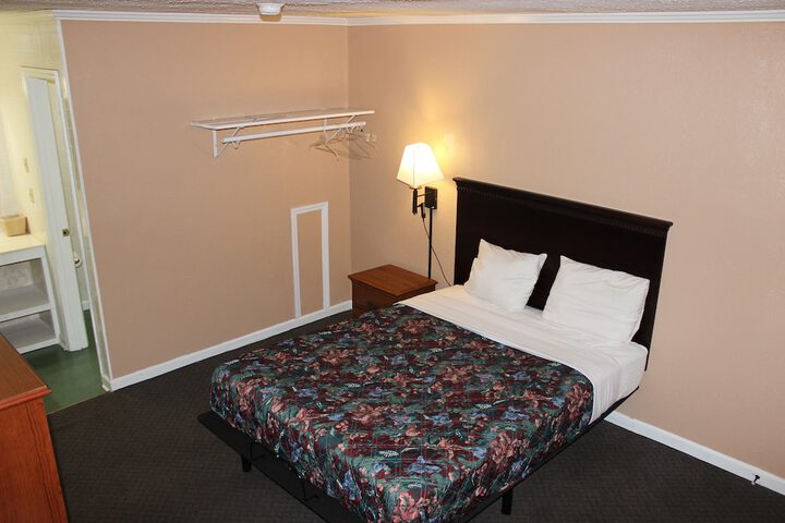 Room 10 of 16
