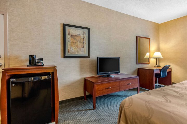 Room 10 of 38