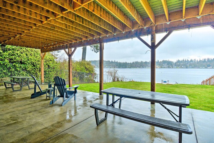 Lakefront Bremerton Vacation Rental w / Deck!