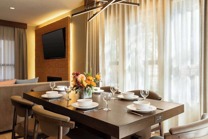 Hoodoo Moab Curio Collection by Hilton