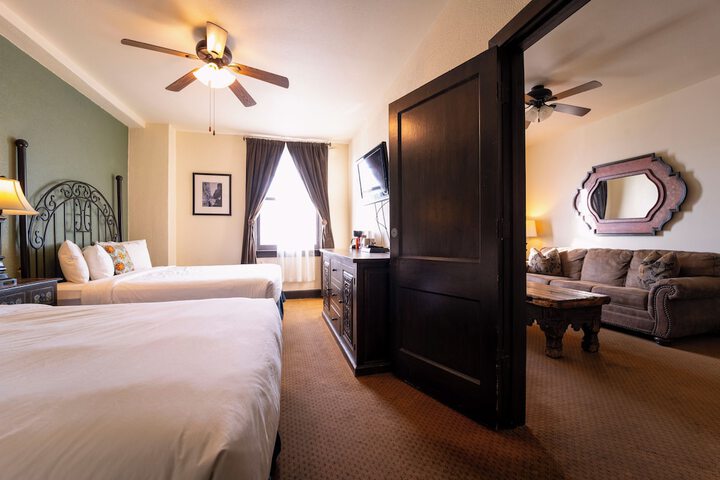 The Holland Hotel