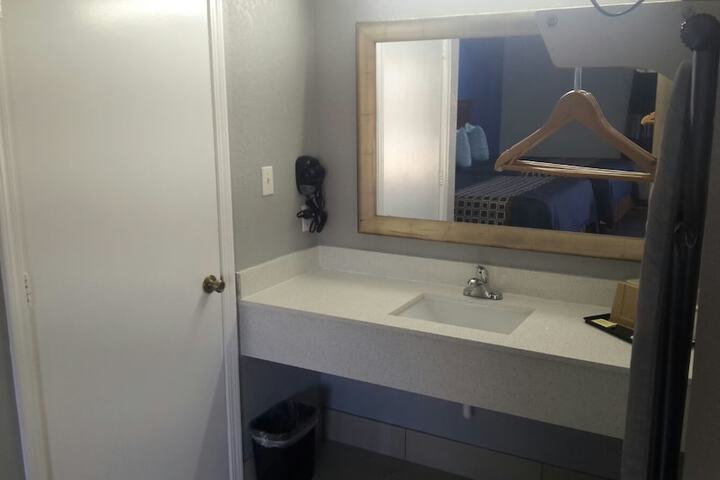 Paris Inn