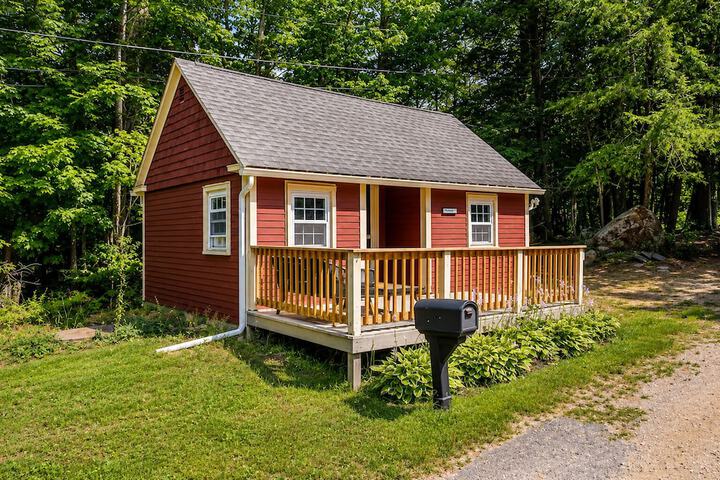The Aurora Inn & Cottages