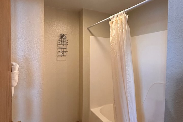 Room 107 of 299