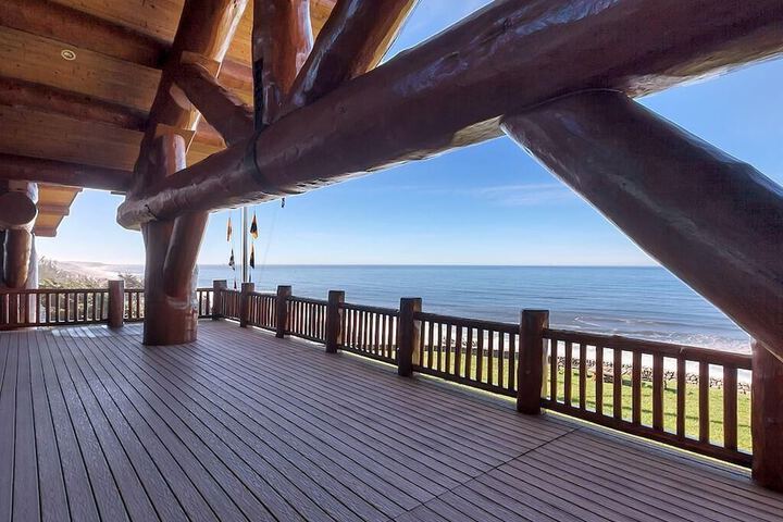 Lx28: Gold Beach Oceanfront Estate