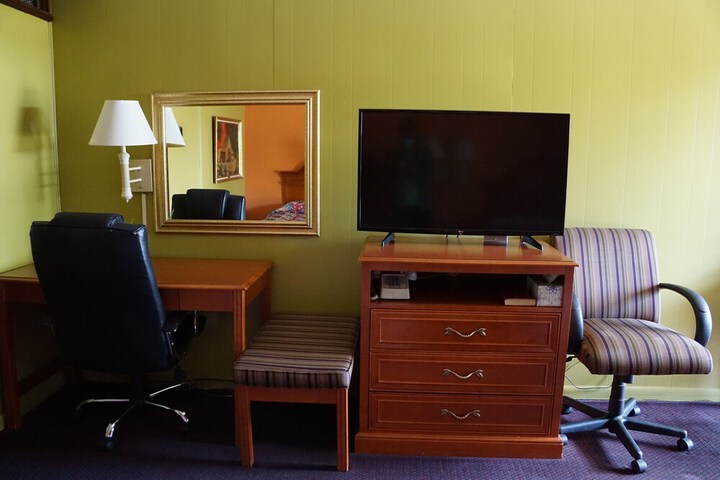 Room 15 of 16