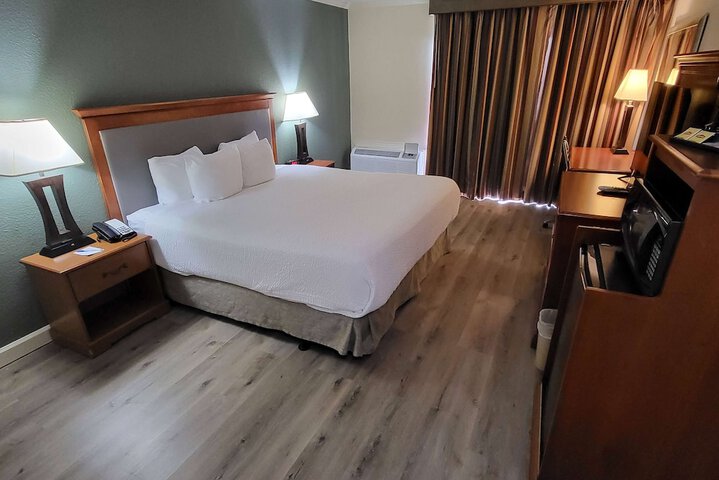 Room 21 of 76