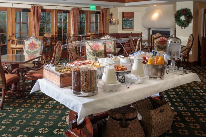 Breakfast/Coffee Service 89 of 98