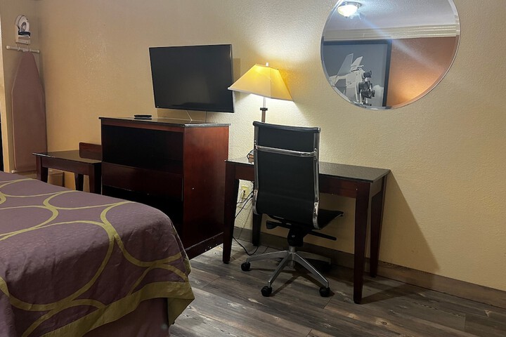 Room 14 of 24