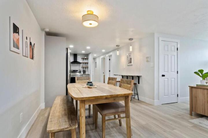 Modern Sugarhouse Condo Near Ski & Downtown