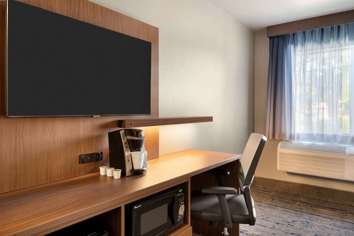 La Quinta Inn & Suites by Wyndham Springfield