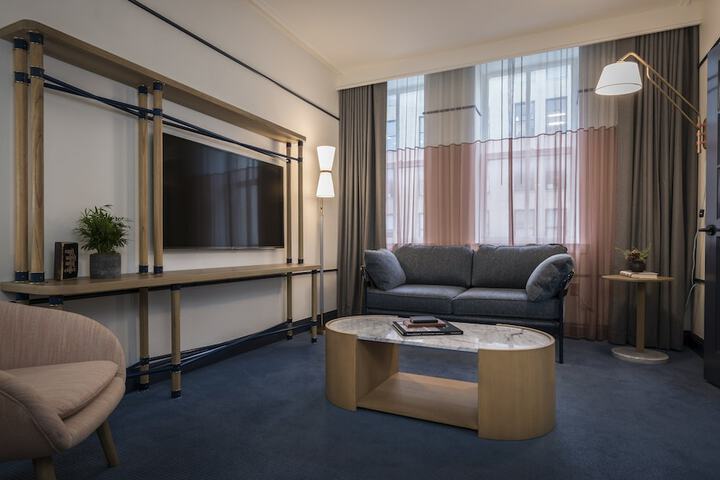 Hu. Hotel