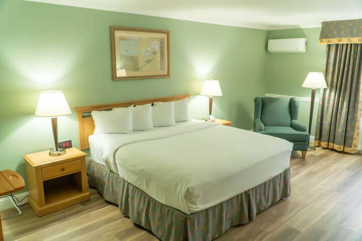 Room 35 of 73
