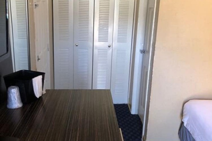 Room 21 of 37