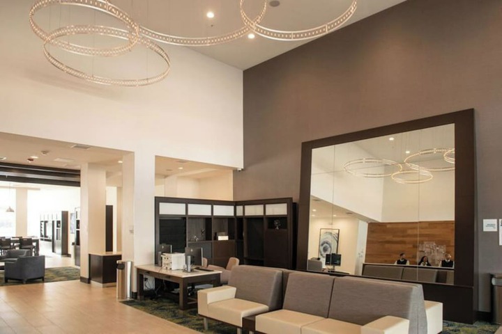 Holiday Inn & Suites Farmington Hills - Detroit NW by IHG
