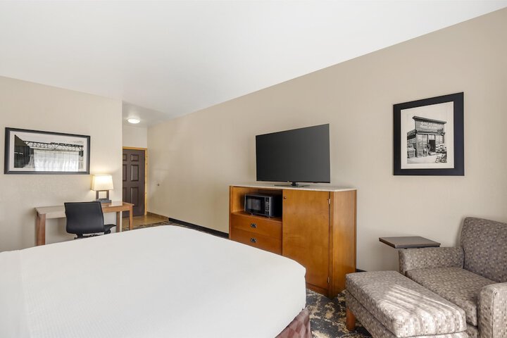 Best Western Plus Riverfront Hotel & Suites