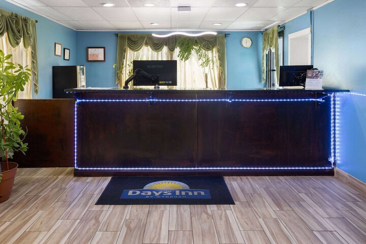 Days Inn by Wyndham Queensbury / Lake George