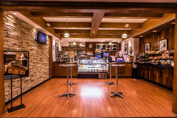 Crowne Plaza Newark Airport by IHG