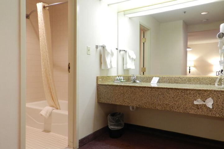 Room 25 of 37