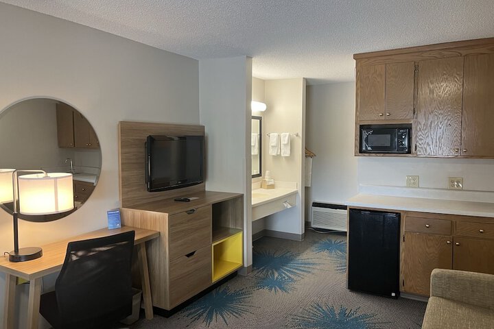Room 6 of 37