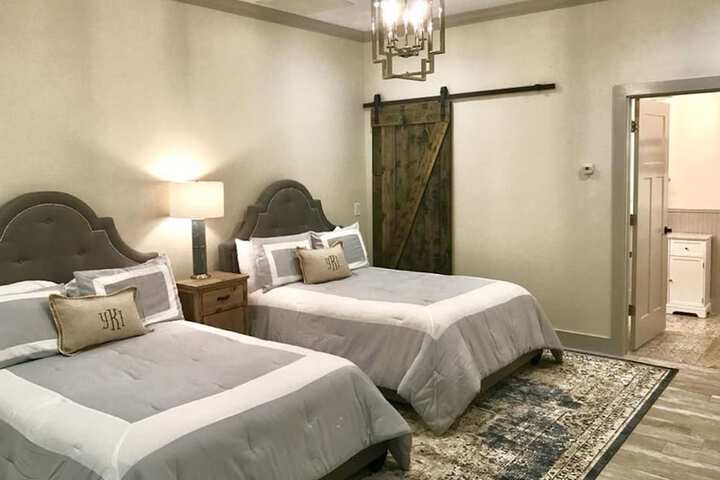 Room 40 of 361