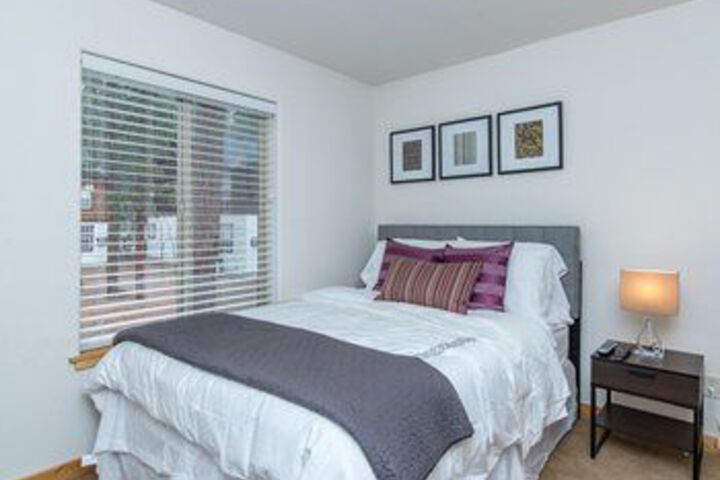 Spacious and Bright near Kings Beach by RedAwning
