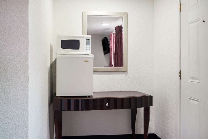 Room 34 of 63